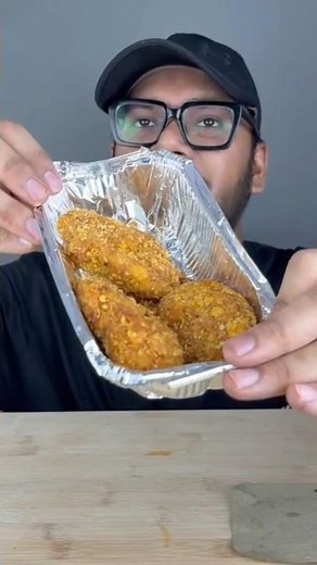 HALF FRIED DELHI KURKURE PANEER MOMOS REVIEW | | CRAVINGSANDCALORIESVLOGS @HalfFriedOfficial