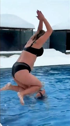 part359#Ice👙Water🌊Shock😱#Winter Swimming Not forWeak HeartsCold🧊 Water Shock Extreme#Winter PoolJump