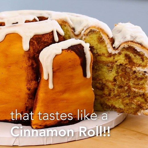 You get the best of both world's with this cinnamon bun cake that is also flavored like a cinnamon roll! 😋 Who's making this this weekend?? | The Icing Artist
