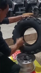 This is one way to install a tire on a rim properly and correctly#youtubeshorts