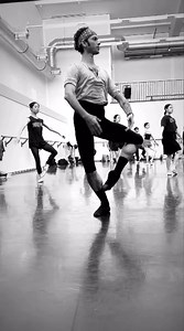 314K views · 17K reactions | #mondaymotivation with former Principal artist Staatsballet Berlin, Alejandro Virelles.  #beautiufl #maledancer #technique #balletshoes #artist #ballet | MDM Dance | Facebook