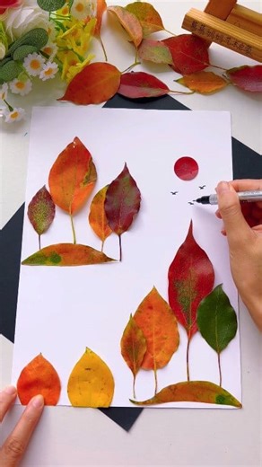 Create an autumn landscape using a few fallen leaves. Simple and beautiful #fblifestyletyle #leafart | Art, Crafts and Journals