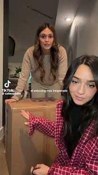 Calle y Poché hacen el unboxing de la caja sorpresa de KOATI | Conoce a Bella y Barbie | Netflix