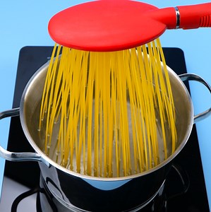 1.4M views · 7.6K reactions | Life just got so much easier! Try these extremely useful hacks! | 5-Minute Crafts Family | Facebook