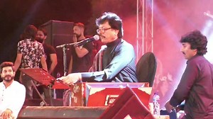 20K views · 2.1K reactions | Bewafa Yoon Tera Muskurana Attaullah khan Esakhelvi art Concel Karachi | Muhammad Basit Naeemi | Facebook