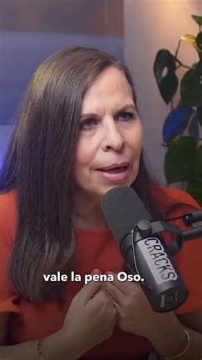 2.4M views · 78K reactions | Tratar con LA PERDIDA de UN SER QUERIDO ️Completo en YouTube: Gaby Tanatologa Cracks Podcast #crecimientopersonal #duelo #inteligenciaemocional #perdida #dolor #osotrava #tanatologa #tanatologia #GabyTanatologa | Oso Trava | Facebook