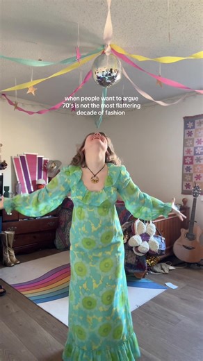 like have you seen charlies angels??? | 70s fashion