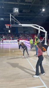 Acción Tres en Raya de @insolacrenovables Enhorabuena a nuestra ganadora! Felicidades Salma ❤️💚 #InsolacCaja87 #Encajatupasion | Insolac Caja 87 Basket