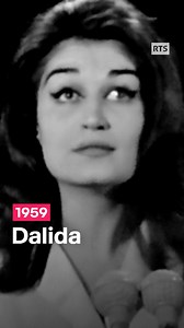 Vive et drôle, Dalida révèle tout son talent scénique dans cette adaptation française de "Passion flower" et extraite de son récital donné à Zurich en 1959. | Les archives de la RTS