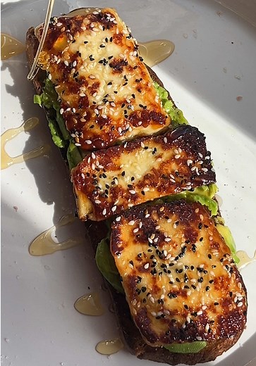 Delicious Grilled Honey Halloumi and Avocado Toast Recipe