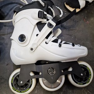 This Is the World’s First Pair of Electric Inline Skates for the Daily Commute