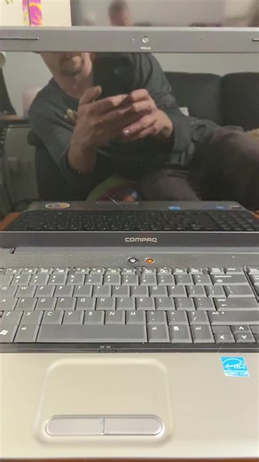 Windows 11 Boot Logo on Compaq Presario CQ61