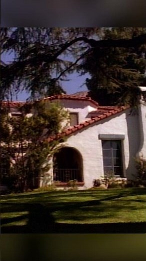 One might call it tasteful. (One might not.) #beverlyhills90210 Now Streaming on Paramount+ #shorts