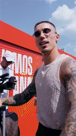 🤩 These are Spain's outfits upon arrival at the training camp. Vamos España | #FIFAWorldCup