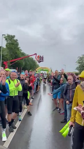 A bit of rain doesn't stop the party here at the infamous SOLARER BERG 💥💥💥 This is what our athletes see while powering uphill through the crowds! 📽 Watch the race live and for free from anywhere in the world: www.challenge-roth.com | YouTube: @challengeroth German TV: BR & ARD #challengeroth #wearetriathlon #roadtoroth #sportbewegtuns #triathlon #swimbikerun #seeyouatthefinishline | Challenge Roth