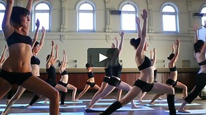 NudeYoga il corso più rivoluzionario dell'anno