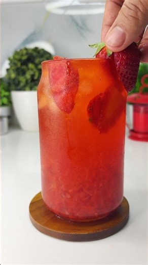Strawberry Ice Tea with a hint of lime & honey 🍓🍋✨