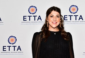 'Big Bang Theory' Star and Neuroscientist Mayim Bialik Explains Why Tik Tok Is Good For You