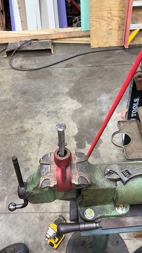 1.1K views · 21 reactions | Getting this Reed ratchet handle all fixed up ready to thread some pipe. Was concerned when the extractor started working and then immediately stopped that it would be an issue. One chisel jammed into it later, I got it out. Good as new and ready to go to work! #machinist #vise #lathe #mill #turning #machining #cncmachining #workshop #blacksmith #restoration | Zariczny Metalworks | Facebook