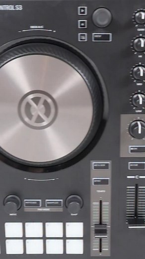 9.2K views · 142 reactions |  Traktor Kontrol S3: 4 canales para ir más allá  ¿Quieres más libertad en tus sets?  La Traktor Kontrol S3 te da: ✔️ 4 canales de pura creatividad ✔️ Jog wheels grandes para mayor control ✔️ El flow único del ecosistema Traktor Y ahora… incluye Traktor Pro 4   Mira todos los detalles en nuestra review completa en YouTube. . . . #TraktorKontrolS3 #DJsetup #ProfesionalDJ #SerDJ #NativeInstruments | ProfesionalDJ.es | Facebook