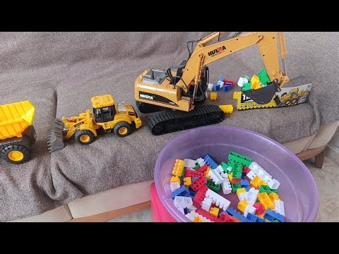 Huina 1:14 RC Remote Control Excavator - Loading Blocks | Part 1