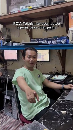 POV: Teknisi liat user laptop cas pakai charger HP