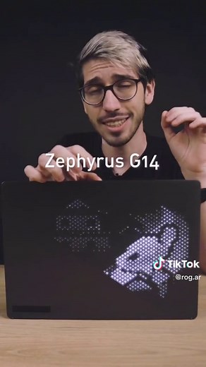 ¿Ya conocés la función AniMe Matrix de la ROG ZEPHYRUS G14? ¡@Stalikk te va a mostrar todo lo que tenés que saber! Con ella vas a poder personalizar tu laptop como quieras gracias a su panel LED en la parte posterior. . . . #Animematrix #ROG #Argentina #Gamer #Gaming #Tech