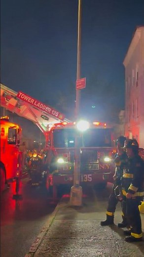 Position don’t park! Tower Ladder 135 & 120 combatting a major 5th alarm in #bushwick ! #fdny #fire