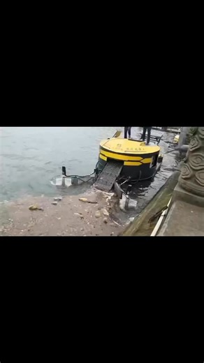 Autonomous water-cleaning robots patrol lakes and rivers, collecting plastic and debris with silent, eco-friendly precision. Working day and night, they help protect our waters and restore natural beauty. Discover how these smart machines shape a cleaner future! 🤖 | Solar24news