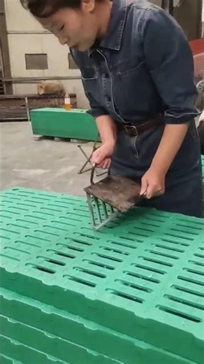 Punching process of resin permeable mats for aquaculture sheds