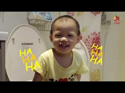 剛滿2歲！辣個阿嬤要來挑戰，帶寶寶上廁所，番茄能在馬桶上尿尿嗎？