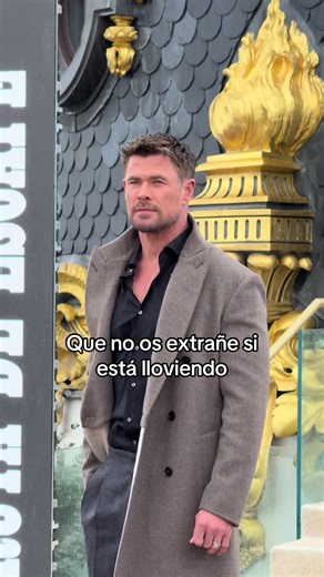 Que no os extrañe si llueve porque el dios del Trueno Thor está en Madrid. ⚡️⚡️ Chris Hemsworth ha llegado a Madrid para presentar ruta de escape ✨ . #thor #chrishemsworth #avengers
