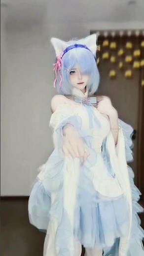 Transforming into the super adorable maid Rem 💙 #cosplay