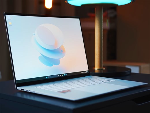 This OLED laptop with 24 GB RAM might be best sub-$1000 Windows laptop currently on market