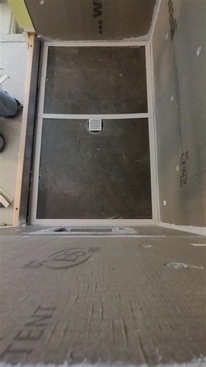 Installing a marble lid and shower pan. Cut myself catching that falling sheet, should have just let her go but my hands are too good. #tile #marbleshower #bluecollar #ww3