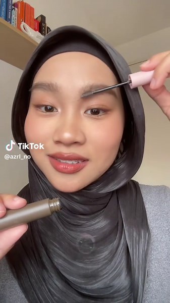 Achieve Bushy Brows with Brow Fix Gel