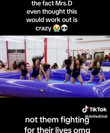 Fun Christmas Dance with Dancing Dolls