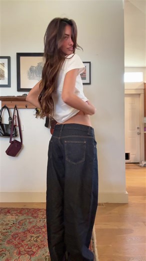 maylin.kate (@maylin.kate)’s video of Low Rise Flared Jeans