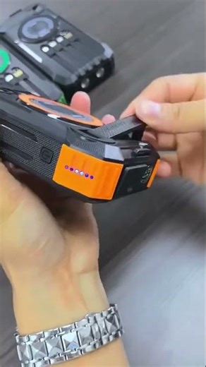 Der beste Outdoor Begleiter! Solar Powerbank mit Handkurbel und Taschenlampe!