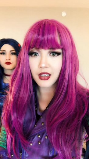Always bring your bestie to a rap battle 💜💙 #descendants #cosplay #malcosplay #eviecosplay #twins