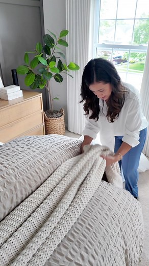 67K views · 1K reactions | AMIGAS! Boll & Branch has all your summer bedding essentials! From sheets, pillow cases and duvet covers! Love my Relaxed Seersucker Duvet Set in color Oak! Use my code CREATINGYOURCASA which will give you 20% off sitewide on any purchases of $200+! Shop my link in the bio! | Creating Your Casa | Facebook