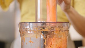 1.9K views · 8 comments | Avec notre robot multifonction Multipro Compact+, vous pouvez râper, émincer et couper vos aliments rapidement et simplement ! Parfait pour préparer de bons petits plats sans passer des heures en cuisine  ➡ Par ici pour tout savoir sur notre gamme de robots multifonction : bit.ly/Kwd_MultiproCompact | Kenwood | Facebook