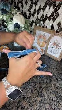 How to make a double loop bow with only your fingers and scissors! So easy!