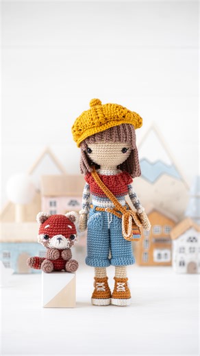 AradiyaToys • Olka Novytska on Instagram: "🎉 [NEW PATTERN RELEASE] 🎉 Please welcome Friendy Kimberly 👧🏻 with Red Panda Roxy! 🐼 Don’t forget to turn on the sound! 🔈 Friendy Kimberly is a curious soul with a golden beret and a heart full of wanderlust! ✈️ She travels the world with Roxy, her sweet red panda, always by her side! 🧳 In her crossbody bag, she collects postcards 🌁 from every country she visits, each one holding a story, a smile, or a secret! 😊 She loves cozy train rides, local