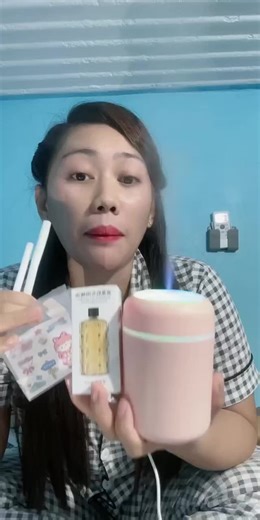 Ang Mini Cup Humidifier na 'to, 100  lang! May free essential oil at colorful pa. Automatic shutdown pa after 6 hours!