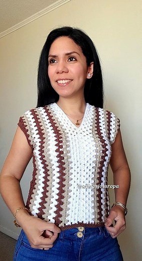 ✨ Outfit de hoy con mi Blusa Nora 💕 Me encanta cómo quedó, súper combinable y cómodo 🧶 El tutorial está en nuestro canal de YouTube, búscalo como: Tejidos Joss Ropa Blusa Nora #blusatejida #blusanora #tejidos #crochet #tejidosjoss | Tejidos Joss Ropa