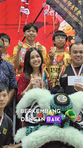 🎎🇲🇾【Festival Permainan Masyarakat Cina Malaysia 2025】🧧✨ Tirai festival kebudayaan ini telah pun dilabuhkan dengan penuh warna-warni di SJK(C) Kulai Besar! Saya berkesempatan hadir ke Majlis Penutup bagi menyampaikan hadiah kepada para pemenang, serta menyaksikan sendiri semangat dan komitmen peserta dalam memartabatkan permainan tradisional masyarakat Cina. Bagi menyokong usaha murni Persatuan Kebudayaan Long Tian Kulaijaya dalam melestarikan warisan budaya, pejabat saya turut menyumbang seb