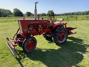 1961 International 140 2WD Tractor | Agriculture