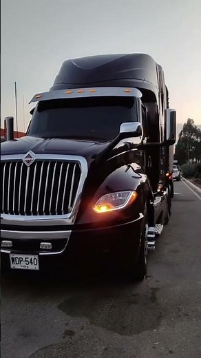 “INTERNATIONAL PROSTAR 🚛🔥 | The truck that marked a generation on the road”