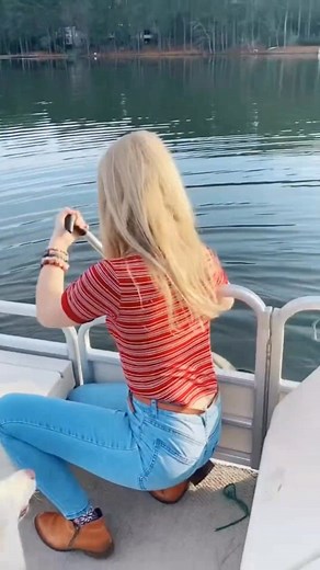 171K views · 2K reactions | She was paddling for her life  #prank #funnyreels #relationshiphumor | HaileeandKendra | Facebook